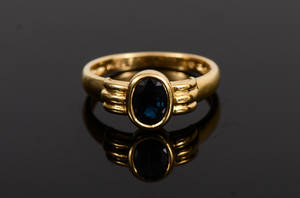 Guldring i 18k med safir