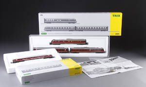 Trix. Togsæt BR VT 08.5T med ekstravogn. 2