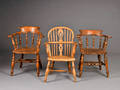 Par engelske Captains chairs samt Windsorstol 3 