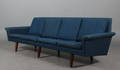 Dansk møbelproducent. Fire-pers sofa.