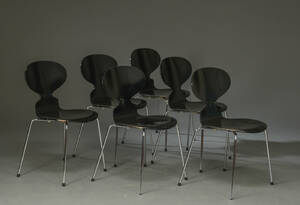 Arne Jacobsen. Seks Myrerstole, sortlakerede, model 3100. 6
