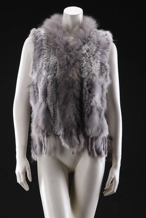 Fur Living. Vest af strikket kanin. Str. SM style 120 