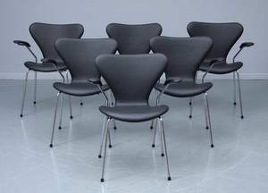 Arne Jacobsen. Seks armstole model 3207 sort læder 6