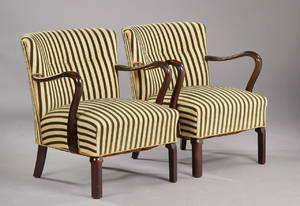 Dansk møbelproducent. Par lænestole med stribet stof. 2