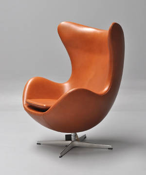 Arne Jacobsen. Ægget med cognacfarvet elegance læder