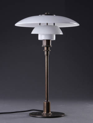 Poul Henningsen. Bordlampe, treph