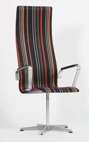 Arne Jacobsen. Højryggede Oxfordstol model 3172, nybetrukket med Paul Smith betræk.