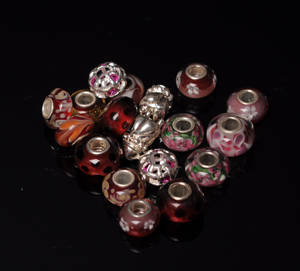 Charlotte Borgen beads - røde nuancer 20