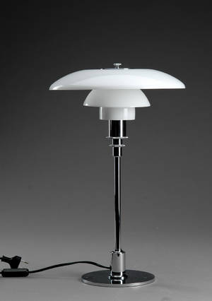 Poul Henningsen 1894 - 1967. PH 32 bordlampe