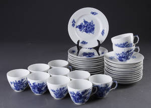 Blå Blomst Flettet service, porcelæn. Kgl.P. I. sort. 33