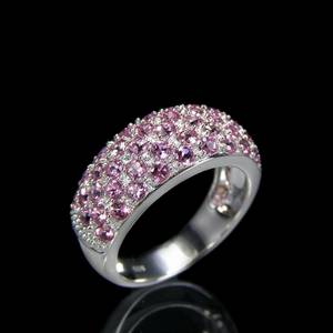 Ring in Weißgold mit pinkfarbenen Turmalinen