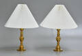 Et par bordlamper af messing med Le Klint skærme2