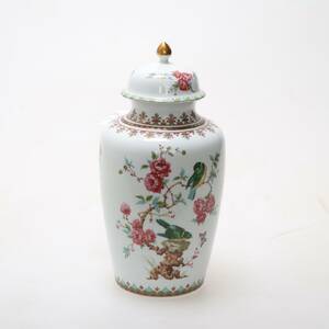 SHLOCKURNA, Kaiser, dekor av blommor och fåglar.