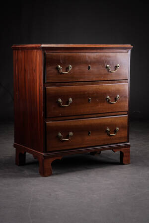 Kommode af mahogni, 1800-tallets begyndelse