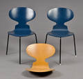 Arne Jacobsen. To Myrestole model 3100 samt ekstra skal 3