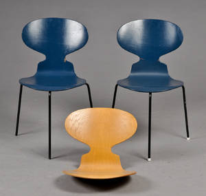 Arne Jacobsen. To Myrestole model 3100 samt ekstra skal 3