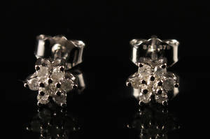 Par diamantørestikkere. Ca. 0.30 ct. 2