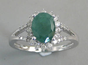 Smaragd- og brillantring