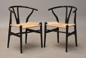 Hans J. Wegner. Et par Y-stole, model CH24, sortlakeret bøg 2