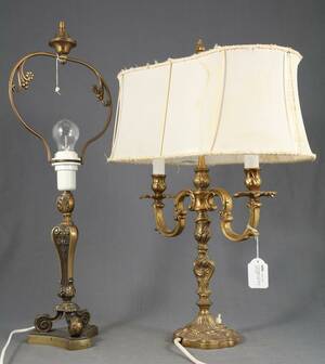 BORDSLAMPOR, 2 ST, 1900-TAL, LOUIS XV-STIL, BRONS, HÖ 59 RESP 64 CM