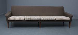 Dansk møbelproducent. Fire-pers sofa med uld. 