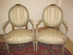 2 HANDSKURNA KARMSTOLAR GUST STIL