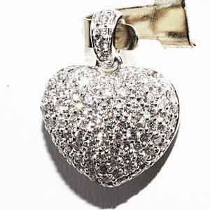 Hjertevedhæng med brillanter. Ca. 1.20 ct