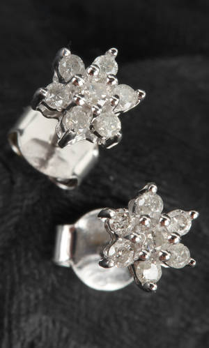 Par diamantørestikke. Ca. 0.30 ct. 2