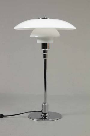 Poul Henningsen 1894 - 1967. PH 32 bordlampe