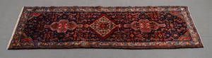Persisk matta. Hamadan 341x107 cm.