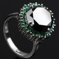 Diamant og smaragd ring.