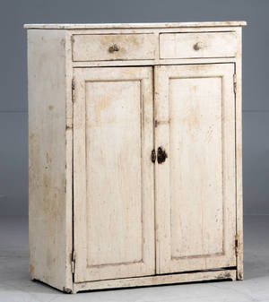 Høj skænk, bemalet fyrertræ, 192000 tallet