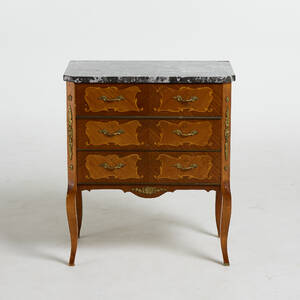 Byrå gustaviansk stil tre lådor