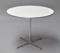 Arne Jacobsen. Rundt cafébord, model A623 