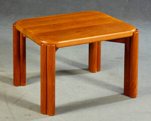 Beistelltisch in Teak. 