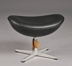 Arne Jacobsen. Skammel til Ægget, model 3127