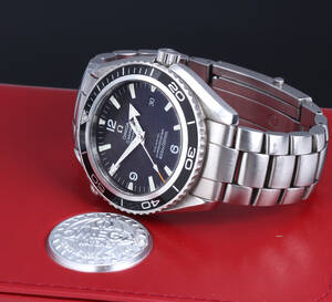Omega Seamaster Planet Ocean. Herreur i stål med sort skive, ca. 2007