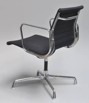 Charles Eames. Kontorstol, model EA-107, sort hopsak. Herman Miller