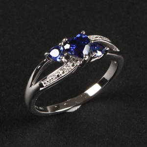 Synt. Safir- og diamantring