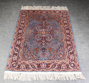 Orientalsk tæppe. Uld på bomuld. 196x127 cm