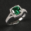 Smaragd- og diamantring