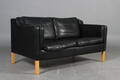 Stouby. To-pers. sofa, model Eva, sort læder   Denne vare er sat til omsalg under nyt varenummer 4189217