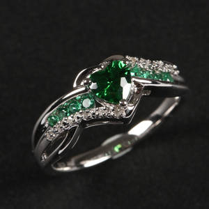 Smaragd- og diamantring