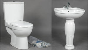 Coco. Håndvask med søjle samt sparetoilet.