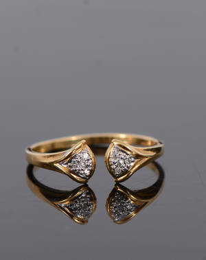 Guldring i 18k med diamanter