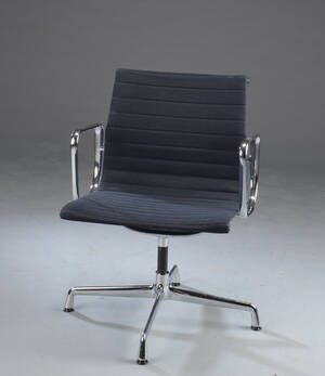 Charles Eames. Kontorstol, model EA-108, sort hopsak