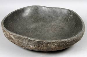 Bowle udhugget i flodsten