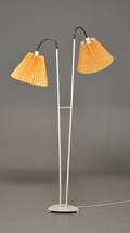 Standerlampe med to lysarme. 1900-tallets midte. 