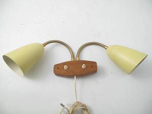 Vägglampa, med 2 st ljusarmar