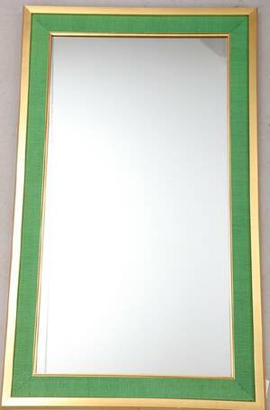 SPEGEL, FÖRGYLLD RAM, KLÄDD MED GRÖNT LINNETYG, 101 X 61 CM